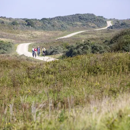 Detached, Single-storey Just Steps From The Sea *